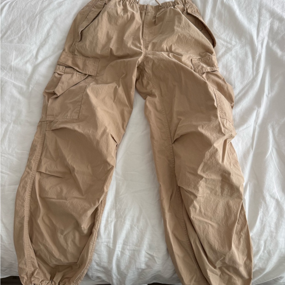 Aritzia TNA Women’s Cargo Pants in Tan - Lightweight Utility Style